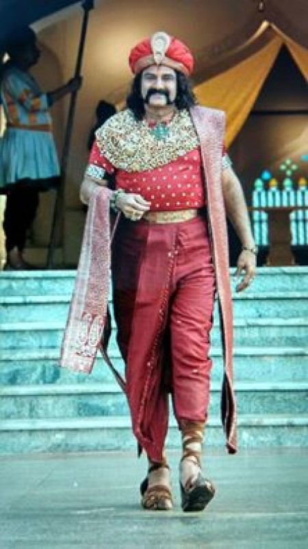 Pic Talk : Here is King look of Balakrishna from Gautamiputra Satakarni