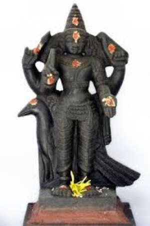 శని త్రయోదశి రోజున శనిదేవుడికి తైలాభిషేకం