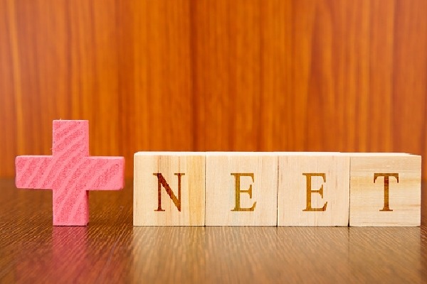 'Don't treat doctors as footballs': SC fumes at last minute changes in NEET SS syllabus