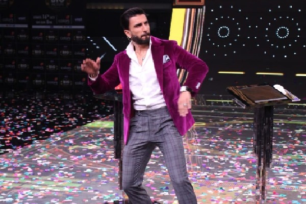 Deepika my 'creative bouncing board', says Ranveer at show launch
