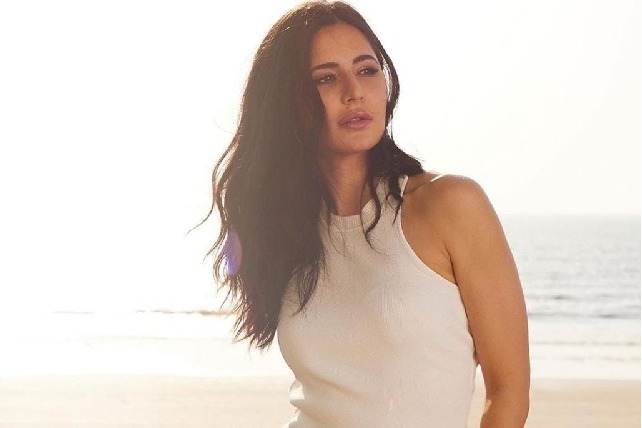 Katrina Kaif looks stunning in beach pics, reels