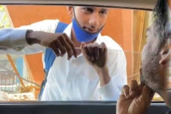 Puri Jagannath's viral video with kid on Mumbai roads