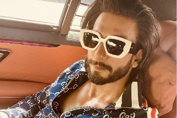 Ranveer Singh posts quirky picture and the Internet has a field day!