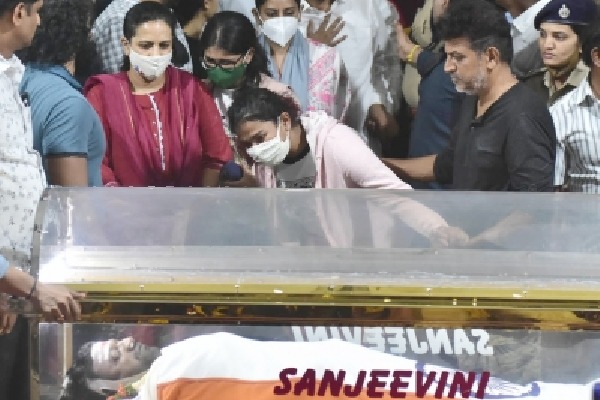 Puneeth Rajkumar's family thanks Karnataka govt, fans