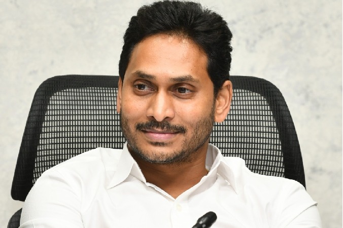 Andhra CM assures pay revision for employees in 10 days