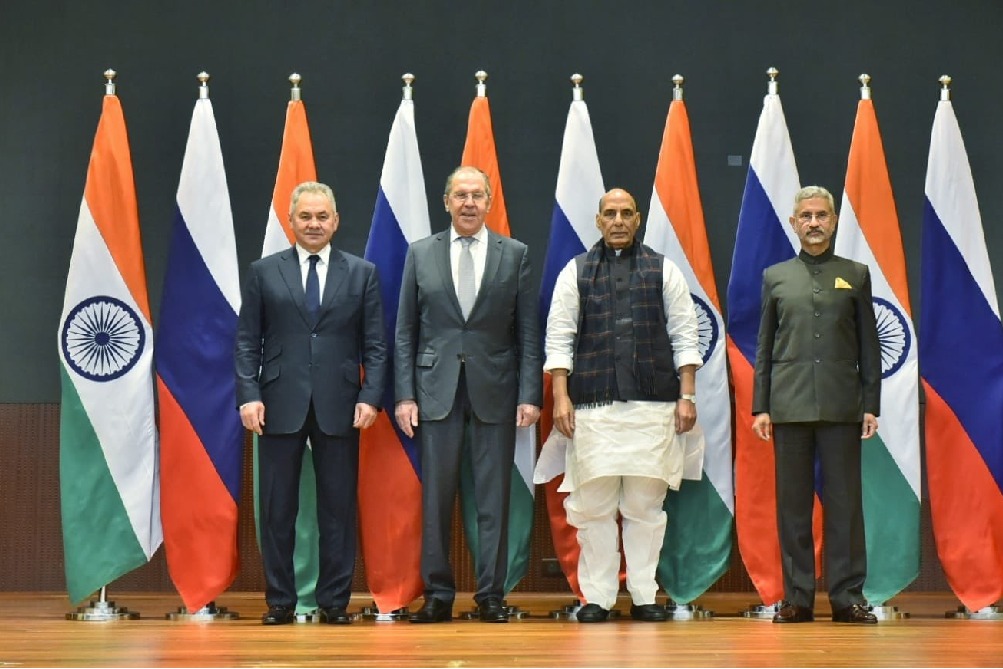 India inks 4 deals with Russia, including purchase of over 6L AK-203 rifles