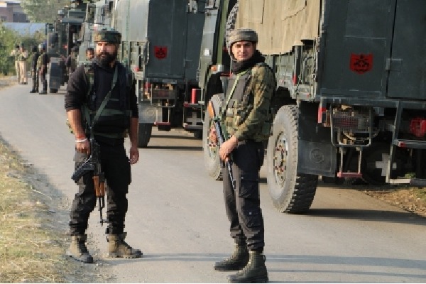 Gunfight erupts in South Kashmir