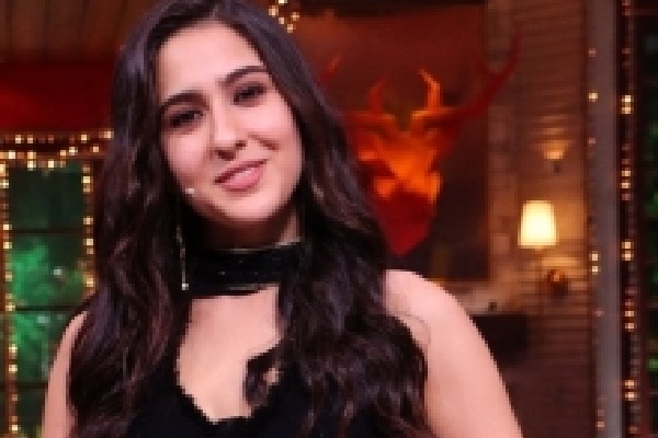 Akshay Kumar pranked Sara on sets of 'Atrangi Re', fed her garlic as 'prasad'