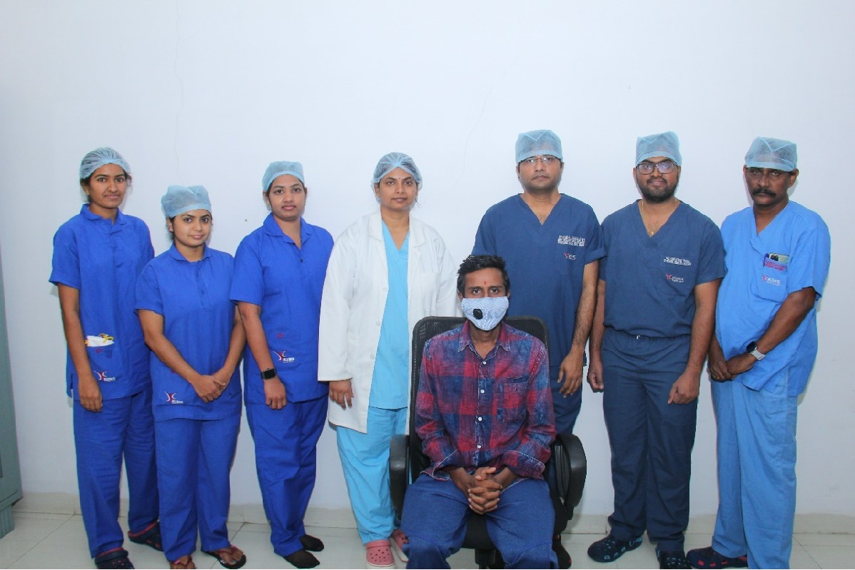 రెండు క్యాన్సర్లు వ‌చ్చిన వ్య‌క్తికి రోబోటిక్ స‌ర్జ‌రీతో ఊర‌ట‌