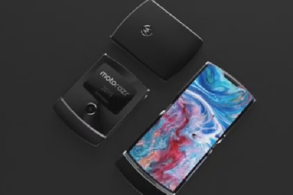 Motorola may launch foldable flip phone that bends backwards