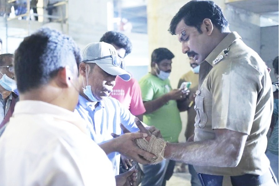 After hairline fractures during shoot, Vishal heads to Kerala for treatment