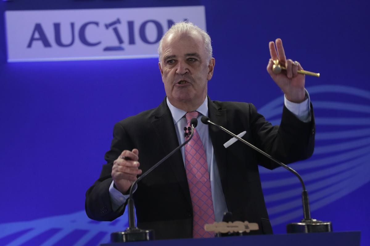 IPL Mega Auction: Auctioneer Hugh Edmeades collapses on stage, early lunch taken