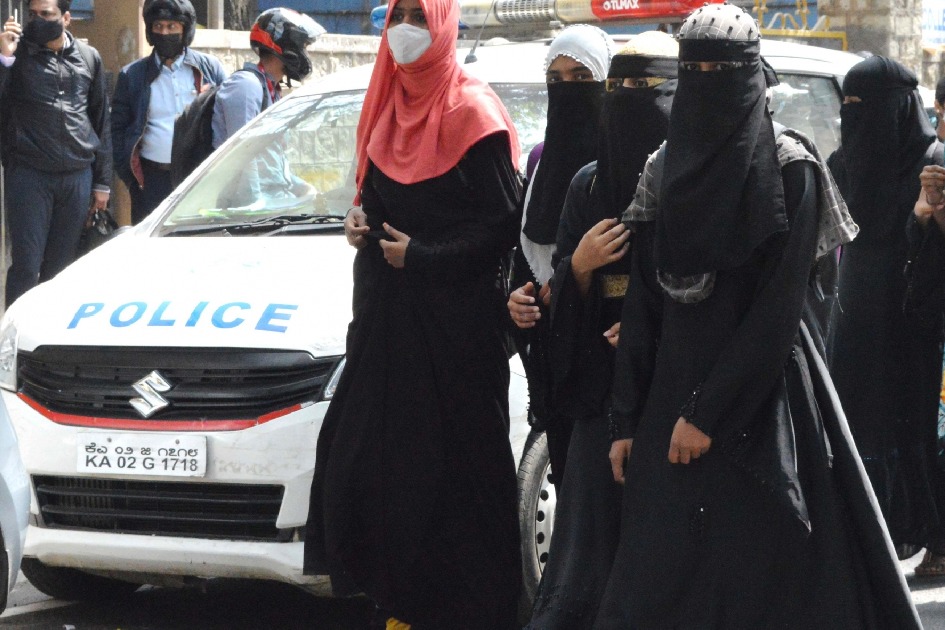 Hijab row: HC directs Karnataka govt not to violate interim order