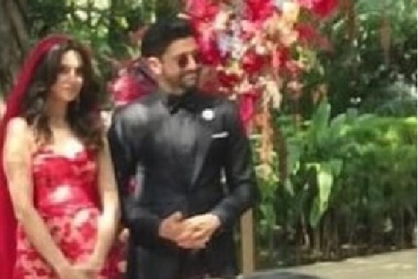 Javed Akhtar's poem heralds Farhan's marriage to Shibani Dandekar