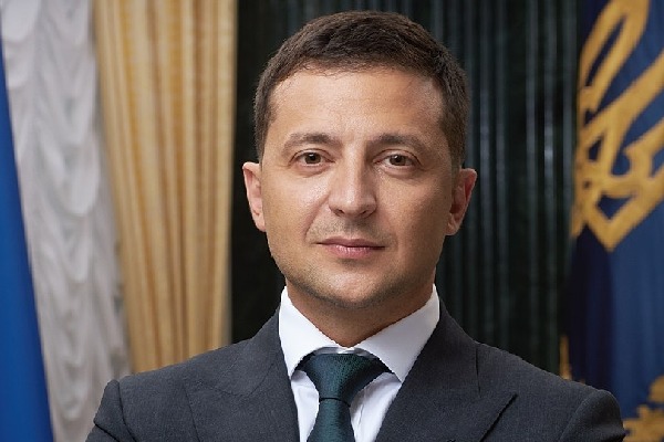 Zelenskyy signs Ukraine's EU membership application
