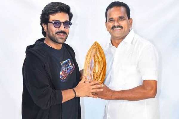 Ram Charan receives 'Bahubali sweat meat' in Rajahmundry