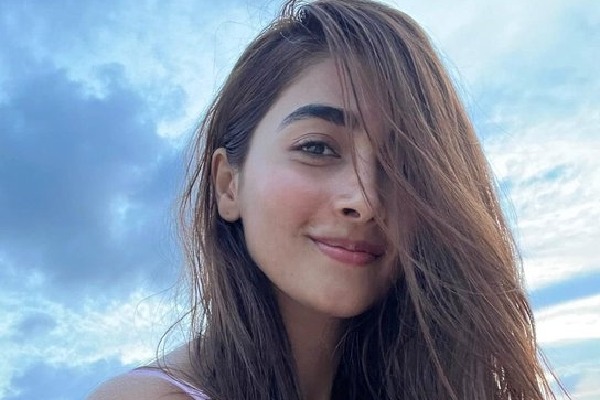 Pooja Hegde: Prabhas sent food for everyone on the sets of 'Radhe Shyam'