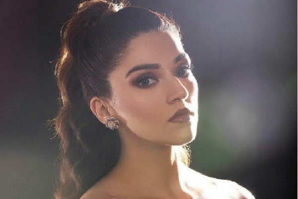 Mehreen Pirzada pens solemn note about stardom and its pitfalls