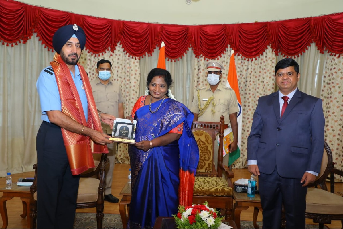 National Defence College trainee officers call on Governor at Raj Bhavan