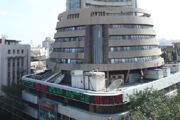 Equities extend losses; MPC meet in focus for fresh cues