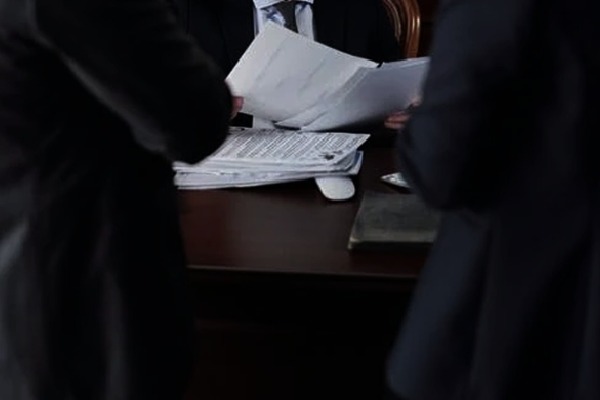 Lawyers stage protest over theft at Andhra court