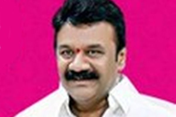 Telangana minister finds fault with Guv for targeting govt