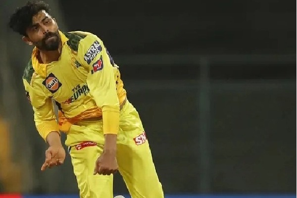 IPL 2022: Ravindra Jadeja hands back CSK captaincy to MS Dhoni