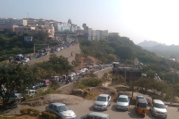 Yadadri parking fee burn deep hole in devotees’ pockets