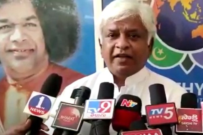 Ex-cricketer Arjuna Ranatunga visits Sri Sathya Sai Trust, seeks medicine support for Sri Lanka