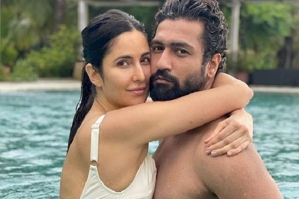 Turning up the heat: Katrina, Vicky enjoy pool time