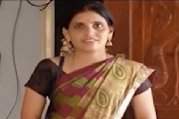 Hyd: Woman dies on her birthday after being hit by MMTS train at Khairatabad