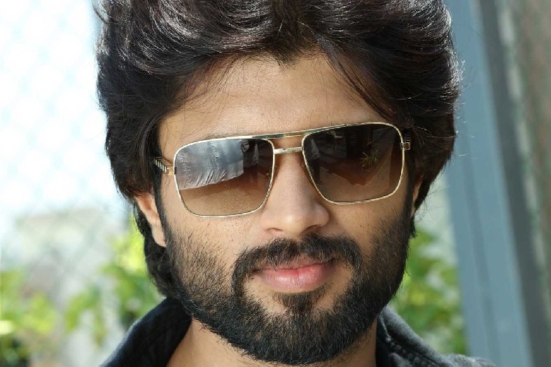 Vijay Deverakonda showers praise on 'Major', a film with 'passion, love, sincerity'