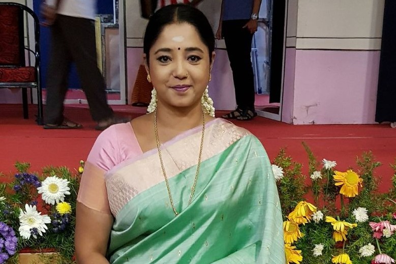 Once heroine of star heroes, now selling soaps