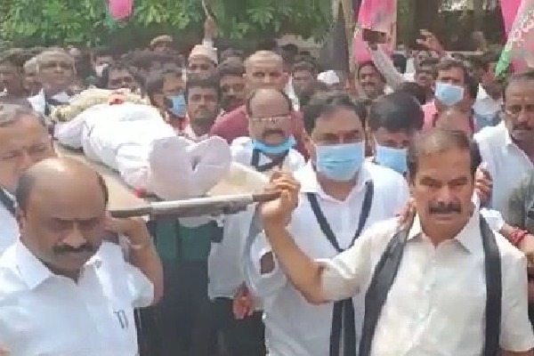 Telangana ministers attend funeral of youth killed in police firing