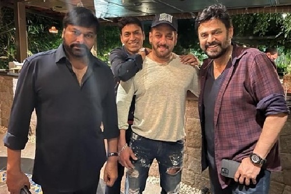 Pics of Chiranjeevi, Salman, Venkatesh partying in Hyderabad go viral
