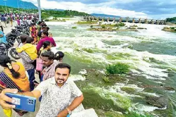 Tirupati techie dies while taking selfie