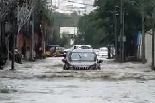 Heavy rains lash Hyderabad, other parts of Telangana