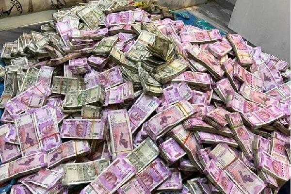 WBSSC scam: Rs 27.90 crore, 6 kg gold recovered from Arpita's house