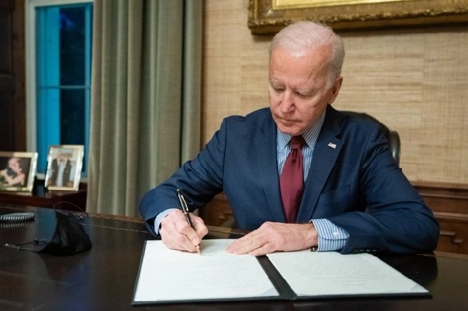 US President signs executive order on abortion rights