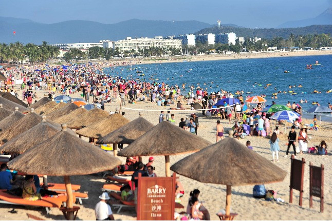 Thousands stranded after Covid outbreak on Chinese holiday island