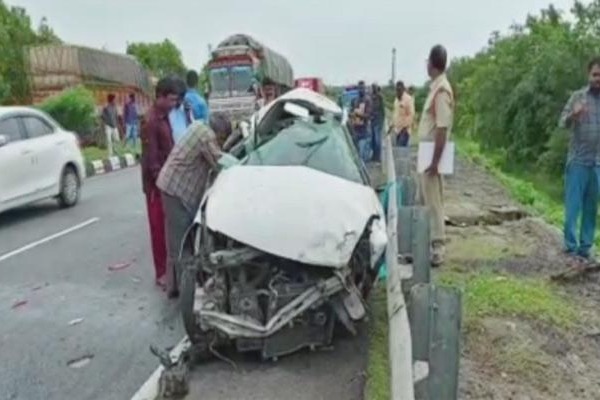 Four die after car tyre burst 