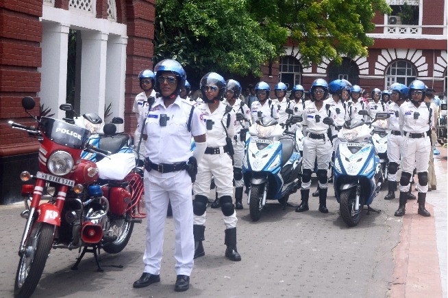 Road 'romeos' beaten up and tied 'rakhi' on Raksha Bandhan in Jaipur
