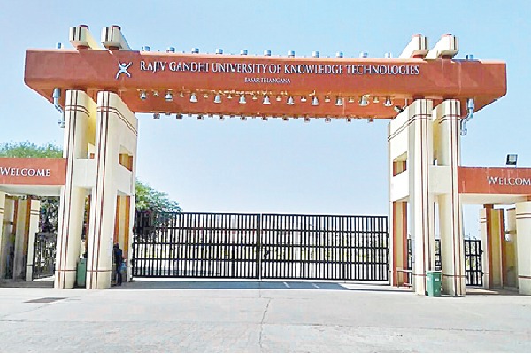 Student injured after roof slab parts fall in IIT Basara