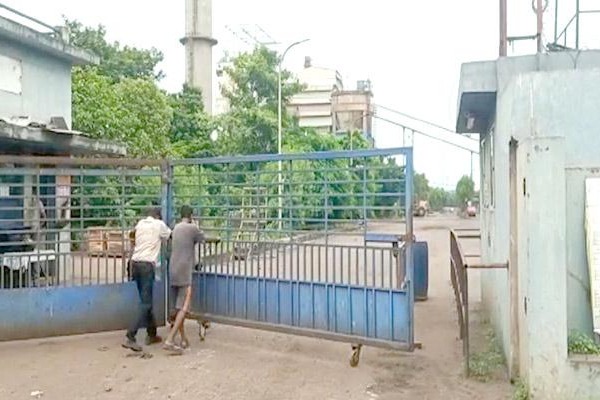 2 dead in fire mishap in sugar factory in Kakinada
