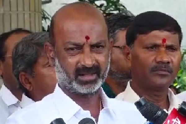 Botched tubectomy: Bandi makes KCR govt responsible for death of four women