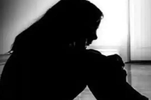 Girl’s throat slit, attacked with acid in Nellore