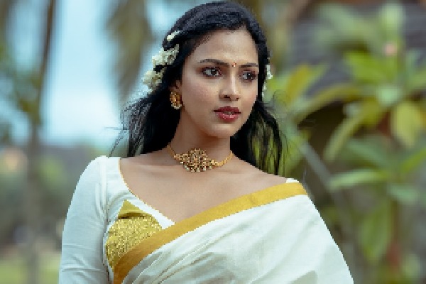 Amala Paul: Sensational comments on Tollywood; shares her journey with media 