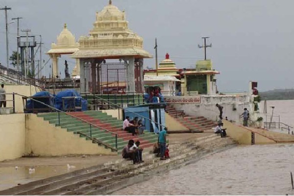 Godavari floods: Water level reaches 45 feet at Bhadrachalam on Monday