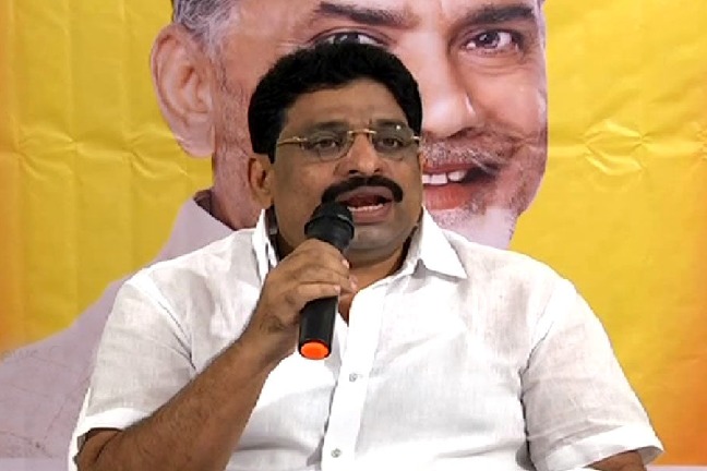 No photo on flexi: Ex-MLC Buddha Venkanna abruptly leaves TDP meeting