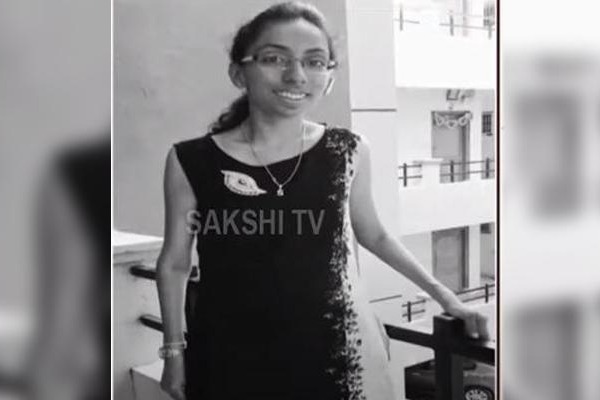Dr Sravani dies in hit & run case